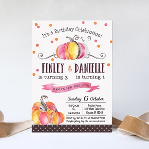 Faire-part d'anniversaire automne citrouille rose pour sœurs, faire-part de ferme automne deux enfants, fichier numérique à imprimer vos propres cartes ou envoyer comme invitation électronique