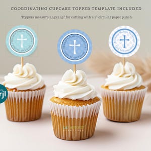Puede incluir: Tres cupcakes con adornos de papel circulares que presentan una cruz blanca, patrones azules y el texto Benjamin Marcus Thompson September 24, 2025. Los adornos miden 5,72x5,72 cm para cortar con una perforadora de papel circular de 5,08 cm.