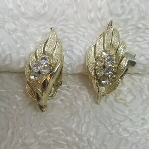 Coro Rhinestone Center Gold Tone Leaf Clip Earrings Vintage