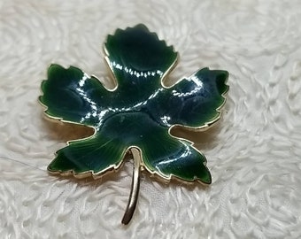 Maple Leaf Green Shiny Gold Brooch Pin