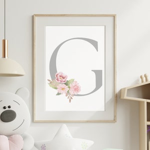 Letra G / Arte de pared de monograma gris, ramo floral de impresión inicial, arte de vivero floral rosa, monograma imprimible, habitación para niñas, impresión de guardería