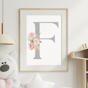 Letra F / Arte de pared de monograma gris, ramo floral de impresión inicial, arte de vivero floral rosa, monograma imprimible, habitación de niñas, impresión de guardería
