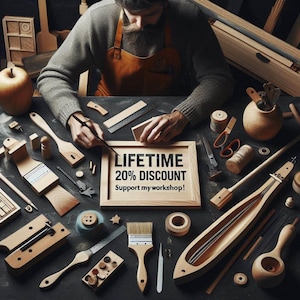 Könnte beinhalten: Ein Holzschild mit dem Text "LIFETIME 20% DISCOUNT Support my workshop!" auf schwarzem Hintergrund. Das Schild ist umgeben von verschiedenen Holzbearbeitungswerkzeugen und -materialien, darunter eine Holzschale, ein Pinsel und ein Lineal.