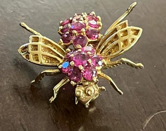 VINTAGE 14K Yellow Gold Pin-Fly Brooch with Fine Natural Rubies ,1940's