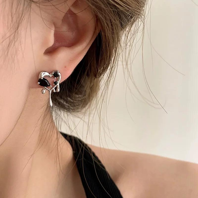 Dainty ear studs - Black Drip Melting Heart Earrings, Gothic Jewelry for Y2K Style Lovers, Great Gift for Edgy Friends
