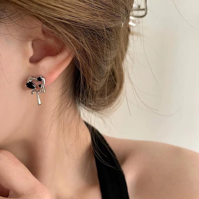 Dainty ear studs - Black Drip Melting Heart Earrings, Gothic Jewelry for Y2K Style Lovers, Great Gift for Edgy Friends