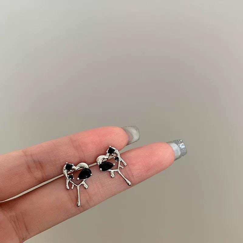 Dainty ear studs - Black Drip Melting Heart Earrings, Gothic Jewelry for Y2K Style Lovers, Great Gift for Edgy Friends