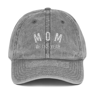 Classic Embroidered Vintage Cap for Mom of the Year Hat Mother&#39;s Day Birthday Gift Retro Mom Cap for Gardening Baseball Mom Camping Gift