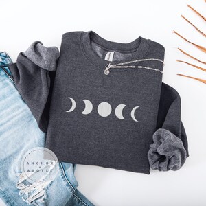Moletom com bordado da lua | Moletom celestial com fases da lua