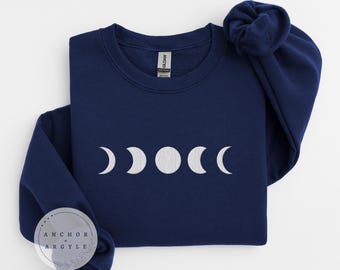 Bluza z haftem faz księżyca: Celestial Lunar Cycle z okrągłym dekoltem