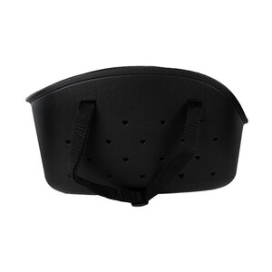 Puede incluir: Bolso tote negro con la parte superior curvada y recortes en forma de coraz&oacute;n. El bolso tiene dos correas de tela negra y est&aacute; dise&ntilde;ado para transportar objetos. El bolso est&aacute; hecho de un material duradero.