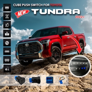 Può includere: Un pick-up Toyota Tundra rosso che guida su un terreno roccioso. Il camion ha una griglia nera e ruote nere. L'immagine mostra anche un primo piano di un interruttore a pulsante nero a forma di cubo con il testo "NEW" e "TUNDRA 2022+" sull'immagine.