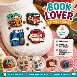 Puede incluir: Zapato blanco con cuatro dijes para zapatos con temática de libros. Los dijes incluyen las palabras "LOVE", "SO MANY BOOKS SO LITTLE TIME" y "READING JUICE". La imagen también incluye el texto "BOOK LOVER SHOE CHARMS".