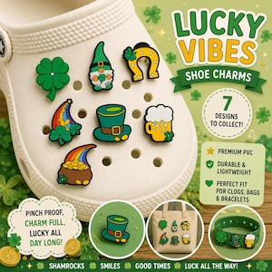 Può includere: Una collezione di sette charm per scarpe a tema San Patrizio, tra cui un quadrifoglio verde, un folletto, un ferro di cavallo, un arcobaleno con un vaso d'oro, un cappello a cilindro verde e una tazza di birra. Il testo recita "Lucky Vibes Shoe Charms".