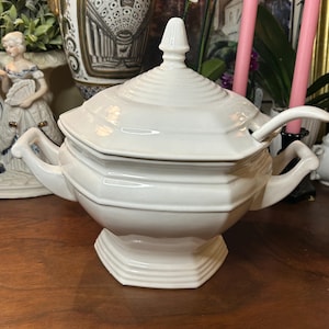 White Octagonal Ceramic Pottery Soup Tureen Lid Handles and ladle- Vintage- LARGE excellent clean soup  serving bowl dish farmhouse formal