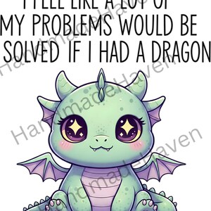 Può includere: Illustrazione di un simpatico drago dei cartoni animati con il testo "I FEEL LIKE A LOT OF MY PROBLEMS WOULD BE SOLVED IF I HAD A DRAGON". Il drago è verde chiaro con accenti viola, grandi occhi e piccole ali.