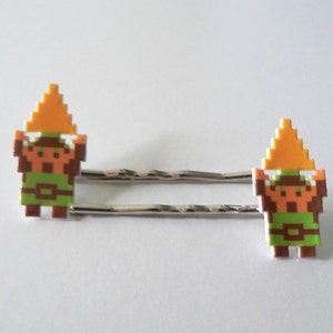 hyrule hero and triforce - bobbies