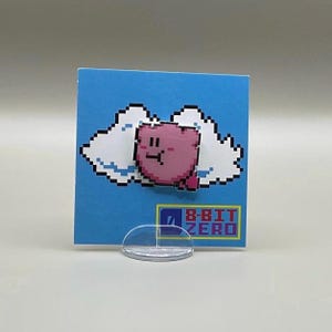 Spilla Kirby // Kirby // Spilla da cappello Nintendo // Fermacravatta // Spilla retrò // Plastica termoretraibile rivestita in resina simile alla spilla smaltata