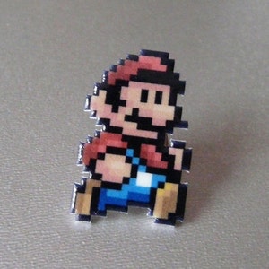 Super Mario 3 Pin // Nintendo Hutnadel // Pixel Krawattennadel // Retro Anstecknadel // harzbeschichteter Schrumpfplastik Anhänger