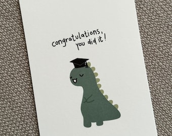 Abschluss Dinosaurier Karte, Geschenk zum Abschluss, Bachelor, Abitur, Master, Studium, Postkarte, Geschenk Idee