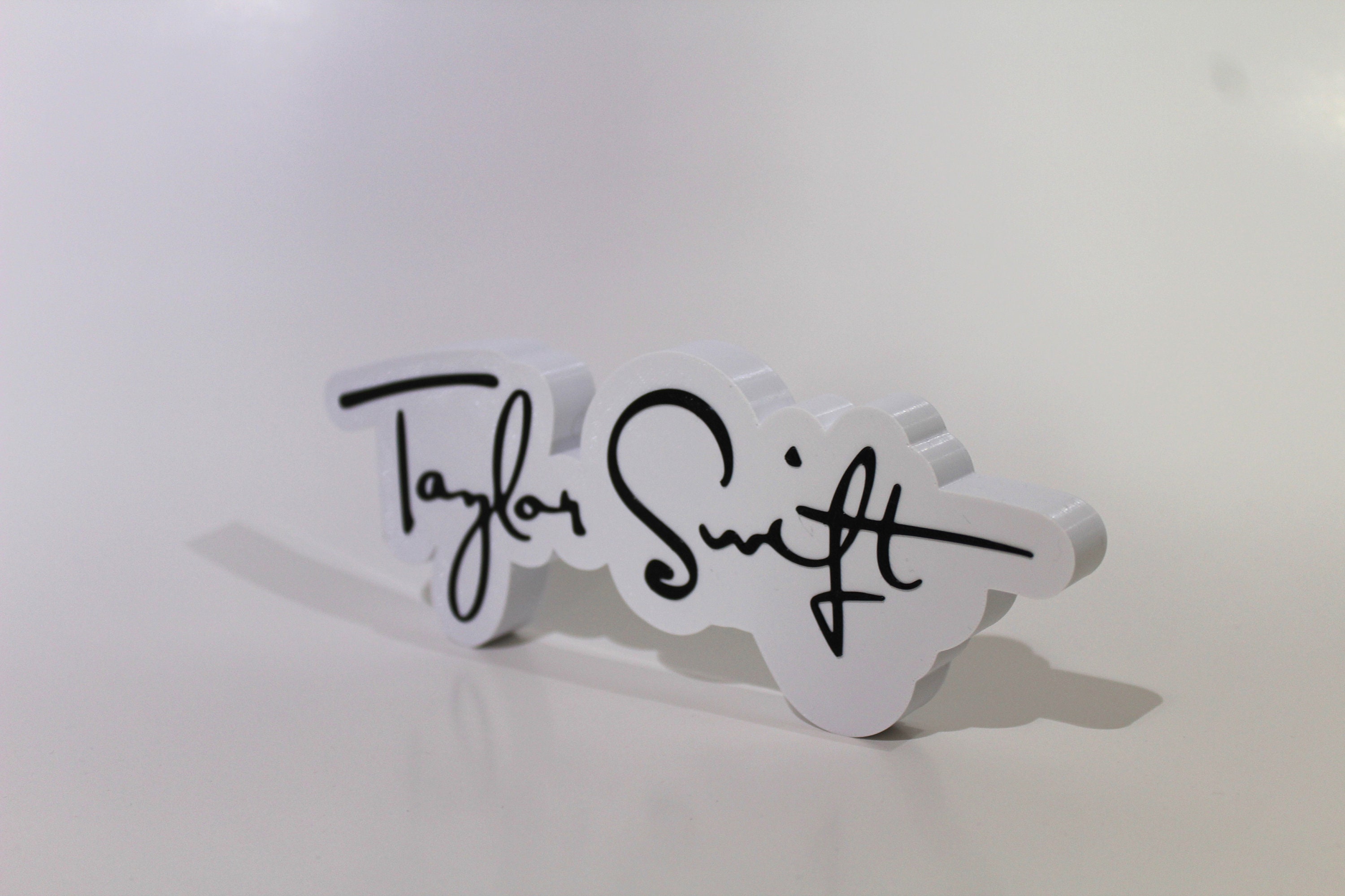 テイラースウィフト サイン 証明書付き Taylor Swift’s sign テイラースウィフト サイン 証明書 - メルカリ