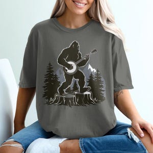 Bigfoot Banjo Graphic Tee: Novelty Bigfoot Lover Shirt