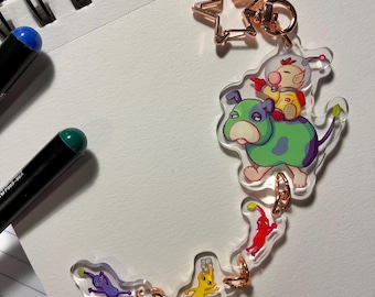 pikmin themed linking keychain | olimar & three pikmin charm