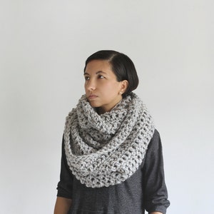 Kaptur Pembroke w kolorze szarego marmuru