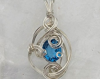 Topacio azul, Colgante, Alambre envuelto, Piedra ovalada, Topacio azul suizo, Joyería pequeña, Cadena, Metafísica, Piedra azul, Éxito, Creatividad