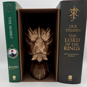 Smaug Dragon Book Nook: Hand-Painted 3D Printed Shelf Insert