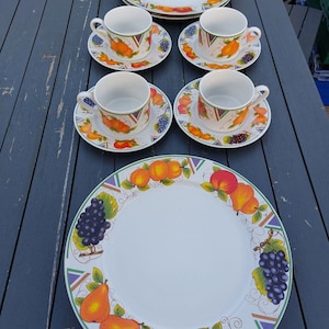 Vintage Royal Norfolk Fruit Pattern Dinner Plates Set Of 4