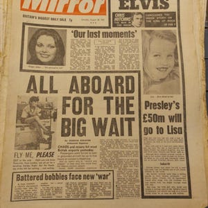 6 Front Pages Announcing The Death Of Elvis Presley Plus 2 Pull Out Specials.