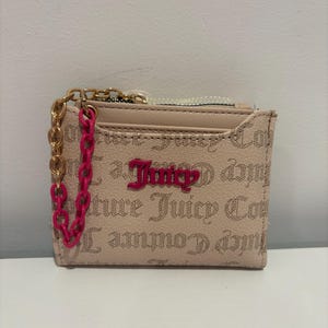 Juicy Couture no puede controlar su bolso plegable con tarjetero extraíble