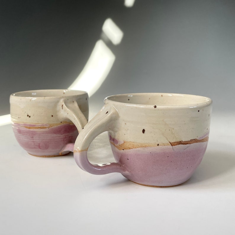 Taza de cerámica pequeña en rosa y blanco Tamaño de 8 onzas Única en su tipo Cerámica lanzada con ruedas por Cherie Giampietro Diseño cerámico de Cherie imagen 1