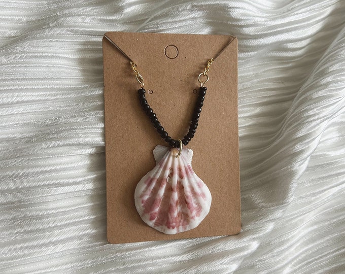 Ocean Jewelry, Real Scallop Shells, Natural Seashell Necklace, Seashell Pendant Necklace, Calico Seashell Wire Wrapped Necklace