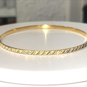 Pulseira rígida personalizada em ouro maciço – Gravação personalizada com corte diamante – 22K, 18K, 14K, 10K