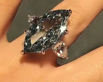 Royal Azurblaue Brillianz: Exquisiter 18K Gold Aquamarin Ring mit echten Diamanten