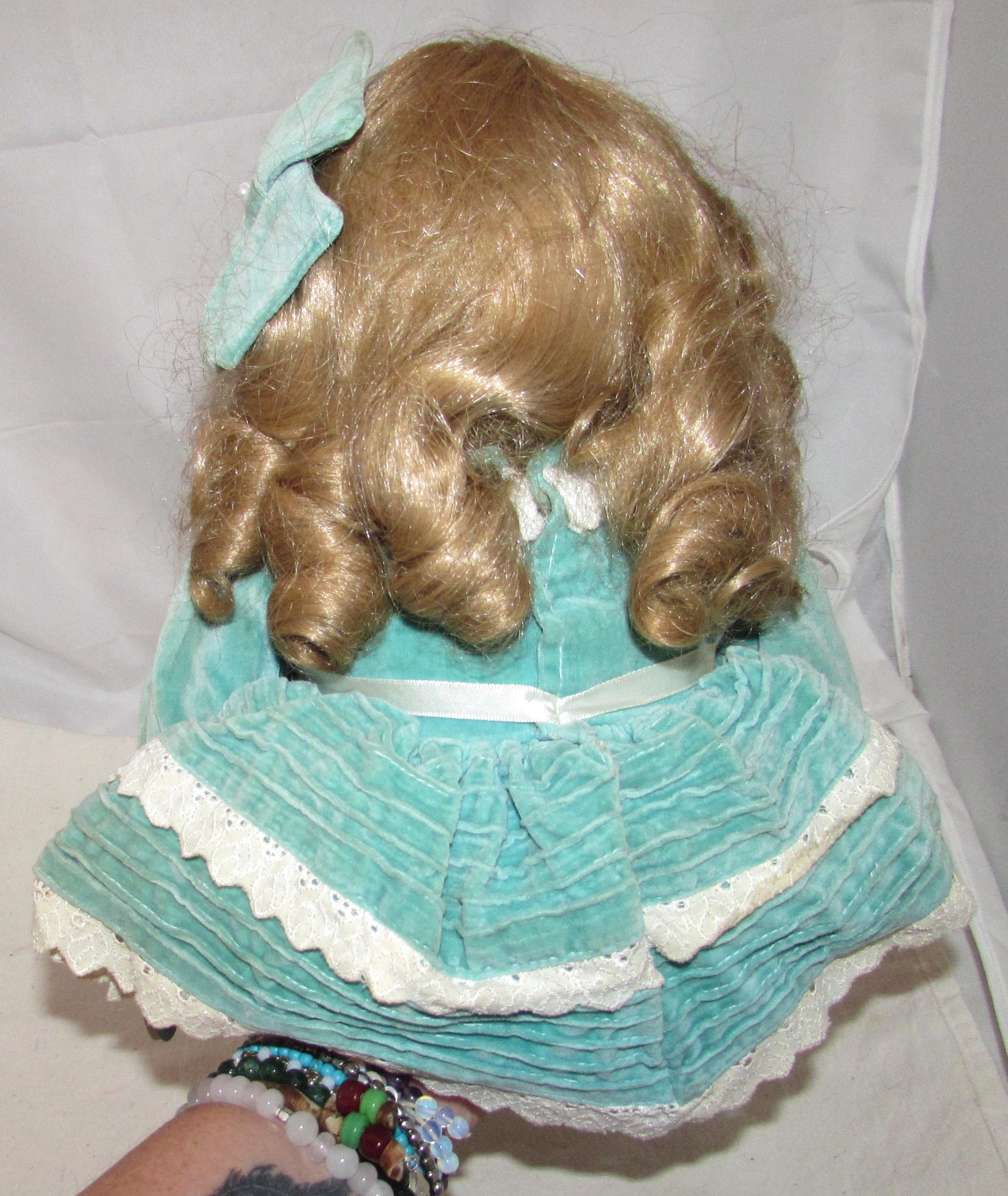 Vintage 1983 Limited Edition Dolly Dingle Musical Doll, 602 / 5000
