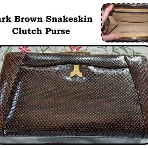 Cartera de mano vintage de piel de serpiente marrón con cadena de hombro en tono dorado