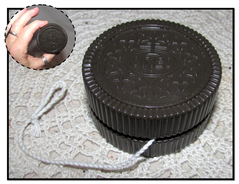 Vintage Nabisco Brown Plastic Oreo Cookie Yo-Yo Toy
