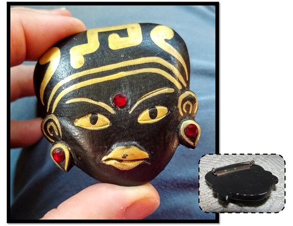 AFRICAN BLACK WOMAN PIN WITH NATIVE CHIC GARB VINTAGEu2026 - Gem