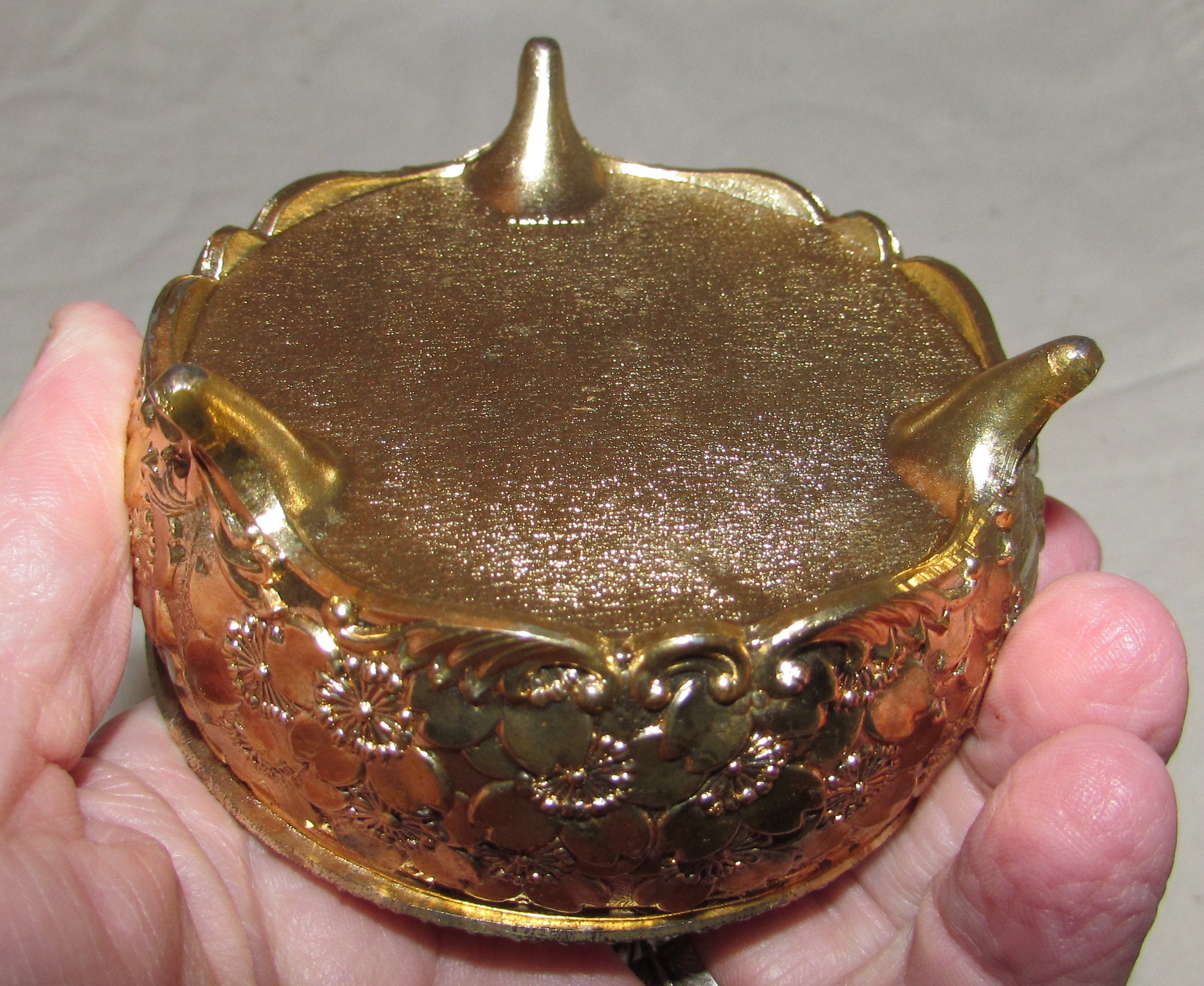 Small Round Vintage Gold Tone Metal Jewelry Box W/ Hinged Small Round Vintage Gold Tone Metal Jewelry Box W/ Hinged