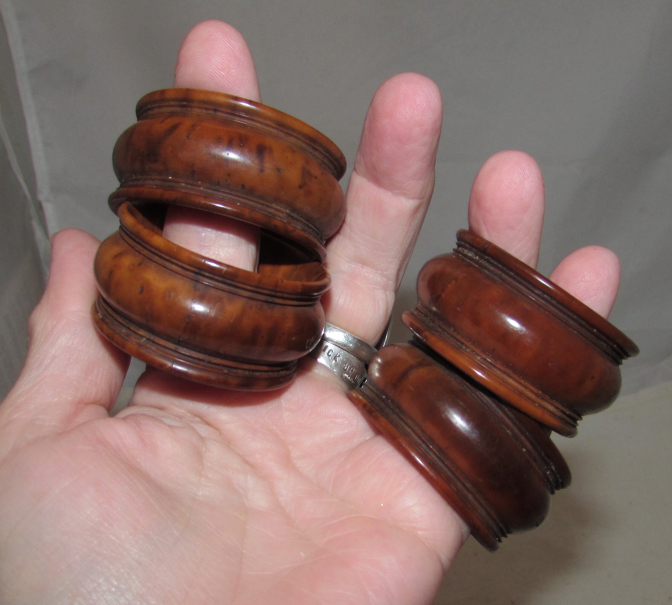 Wood Napkin Rings with Inlaid Design set of 4 Vintage Wooden Napkin Ri –  BarbeesTreasures