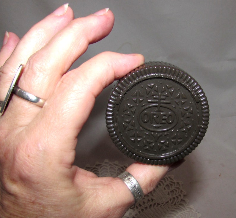 Vintage Nabisco Brown Plastic Oreo Cookie Yo-Yo Toy