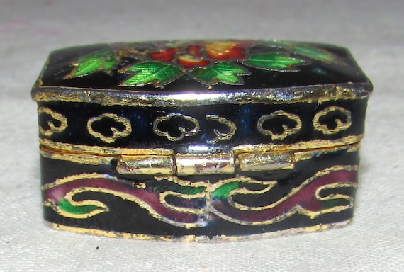 Vintage Chinese Cloisonne Pill Box, Black with Or… - image 6