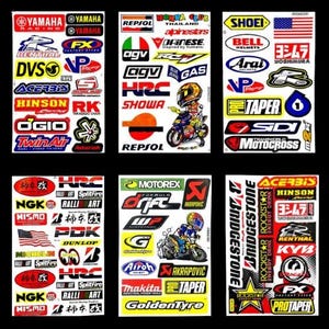 Könnte beinhalten: Eine Sammlung von Aufklebern für Motorradrennen und -teile, mit Logos wie Yamaha, Repsol und Shoei. Die Aufkleber sind in verschiedenen Farben und Designs erhältlich, geeignet für die Individualisierung von Motorrädern.