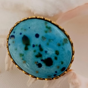Vintage 1980&#39;s Large Ceramic Porcelain Hand Made Pin Brooch Blue Shades Gold Tone