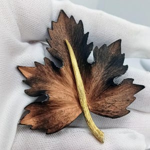 Vintage Braun Gold Ton Ahornblatt Große Pin Brosche Frauen Unisex Mode Schmuck Geschenk