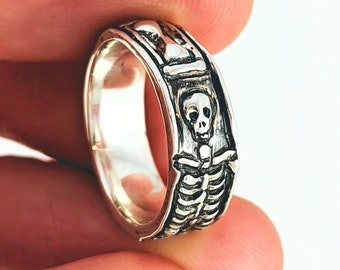 Skeleton Love - Silver Skeleton Eternity Wedding Band Gothic Bride Momento Mori Halloween Wedding Costume Skull Ring Creepy 234 238