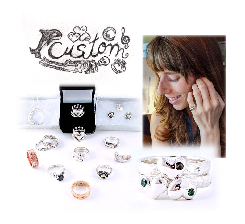 Pu&ograve; includere: Una collezione di anelli e orecchini d'argento con una variet&agrave; di design, tra cui cuori, corone e nodi celtici. I gioielli sono esposti in piccole scatole e su una superficie bianca. La parola "Custom" &egrave; scritta in corsivo su un pezzo di carta sullo sfondo.